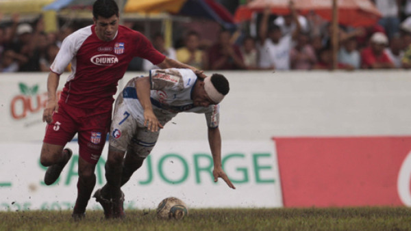 Necaxa-Olimpia salen vivos de Choluteca