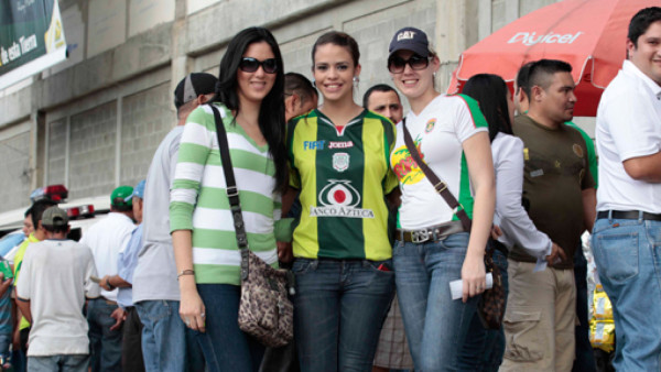 Ambiente del clásico sampedrano