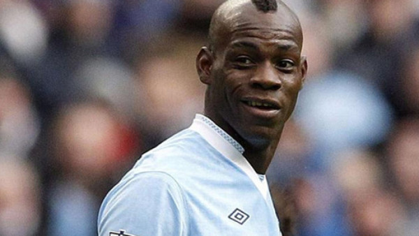 Balotelli se ríe en la propia cara de Carlos Tévez en práctica del City