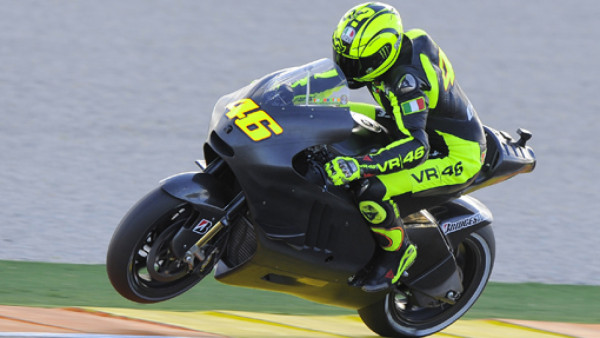 Valentino Rossi probó su nueva moto de Ducati