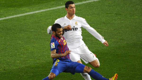 Barcelona sufre, pero despacha al Real Madrid