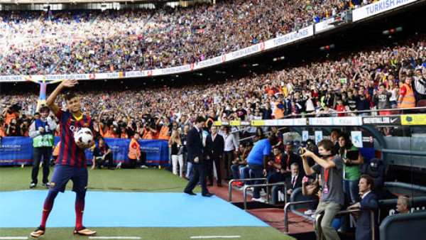 Presentación de Neymar bate récord de asistencia