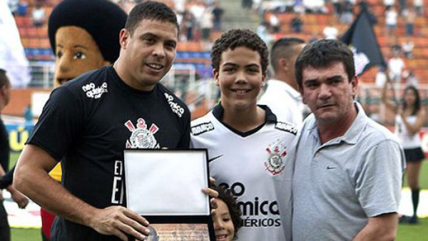 Ronaldo se despide de la afición de Corinthians