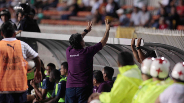 Afición de Motagua: ¡'Fuera Treviño'!