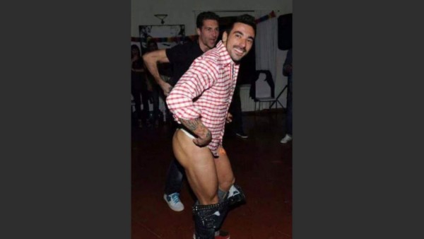 FOTOS: Modelo revela escandalosas imágenes de Ezequiel Lavezzi... ¡en tanga!