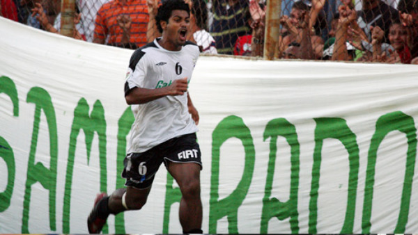Desmienten muerte del futbolista Eddy Vega
