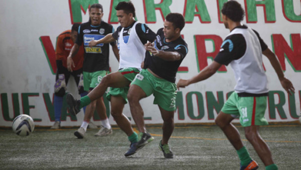 Carlos Martínez cuestionó decisiones arbitrales tras el duelo ante Platense