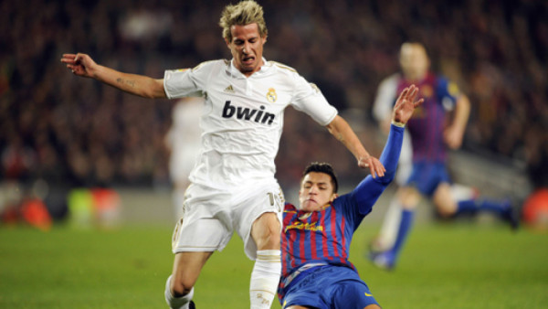 Barcelona sufre, pero despacha al Real Madrid