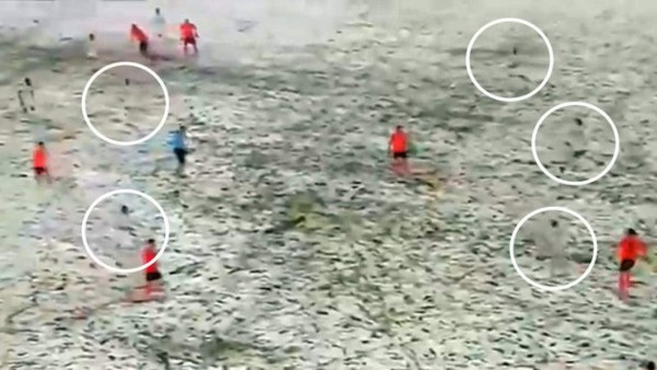 Los jugadores no se distinguían: Así fue el partido que se jugó con una tremenda nevada&nbsp;&nbsp;