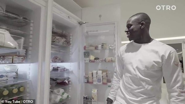 Con cancha de fútbol en el interior: La increíble mansión de Mendy, el crack del Manchester City