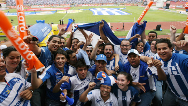 Todavía hay boletos en las agencias bancarias para el Honduras-Serbia
