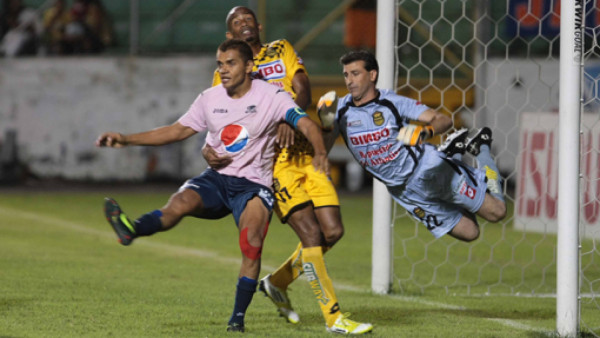 Amado no quedó contento con arbitraje del Motagua-Real España