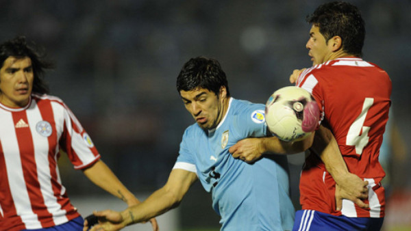Uruguay cede un empate ante Paraguay en el Centenario