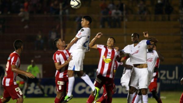 Vida gana y complica cierre de torneo al Olimpia