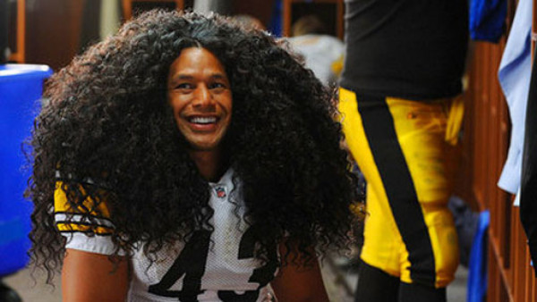 Jugador de la NFL asegura su 'melena'