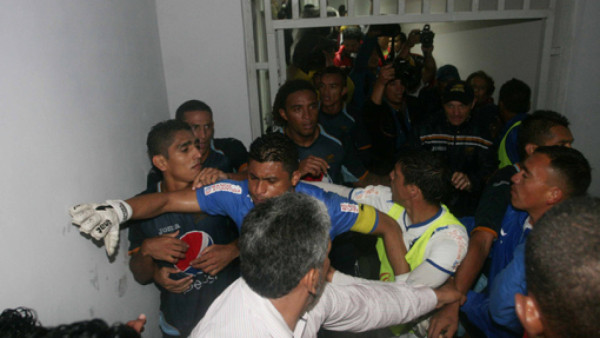 Amado: 'Me vale p... yo te pago esa cámara dos veces'