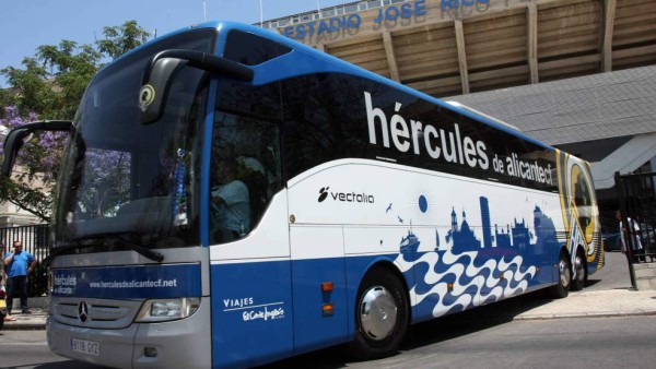 Los lujosos autobuses en lo que se transportan los legionarios hondureños