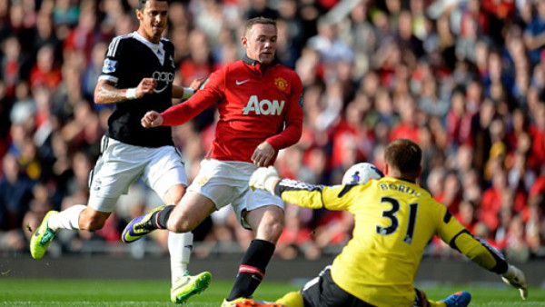 Manchester United vuelve a tropezar en la Liga Premier