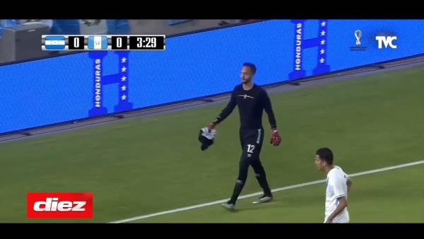 El tremendo error en el Honduras - Guatemala: árbitro obliga al portero a cambiar de camisa en pleno partido