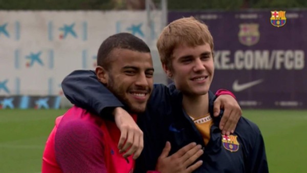 ¡Uno fue portero! Los grandes famosos que son seguidores del Barcelona y Real Madrid