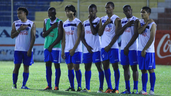 Arma el equipo titular de Honduras contra Jamaica