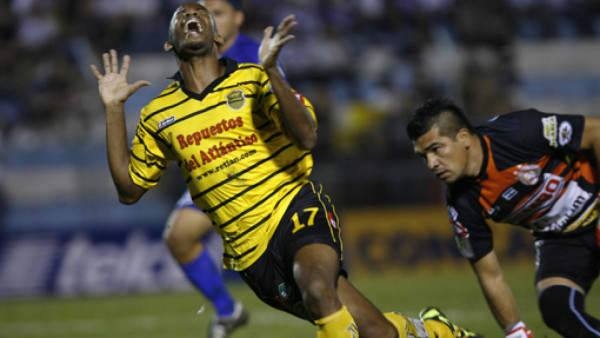 Allan Lalín hizo el peor clavado del año