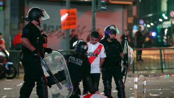 Balas, violencia y desaparecidos: festejo de afición de River termina en batalla campal