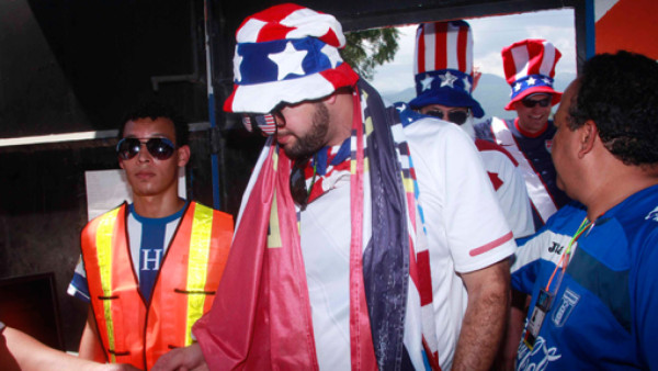 Afición estadounidense en el Olímpico
