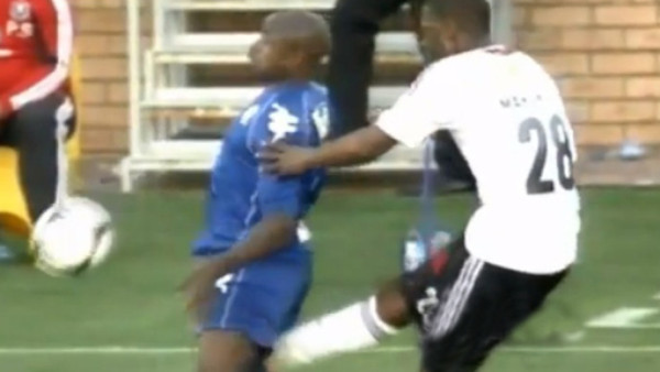 Este jugador recibió una brutal patada donde 'más duele'