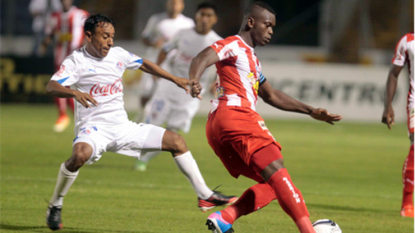 Olimpia golea al Vida y mantiene liderato