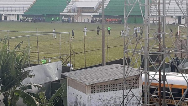 ¡Fusión! Festejo al estilo Dragon Ball, saludos de manos y policía resguardaron el Excélsior