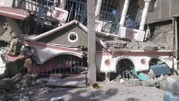 Siguen buscando sobrevivientes: las desgarradoras imágenes del terremoto que sacudió a Haití y aumentan las muertes