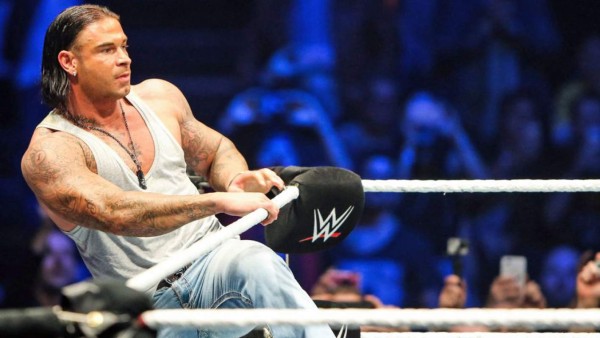 Uno terminó siendo luchador de WWE: Los futbolistas retirados que mantienen una brutal forma física