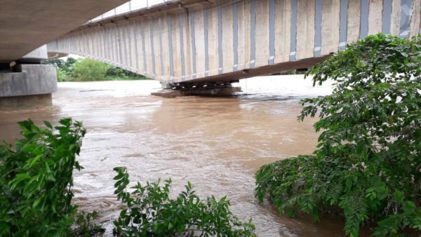 ¡Inundaciones, evacuaciones y rescates! Huracán Eta descarga su furia en territorio hondureño