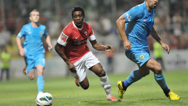 Edgard Álvarez con un pie fuera del Bucarest