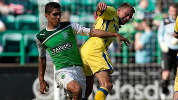 Jorge Claros y el Hibernian escalan al segundo lugar