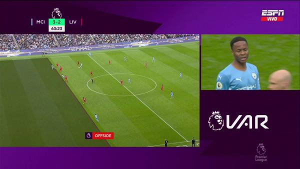 El VAR confirmó offside de Sterling.