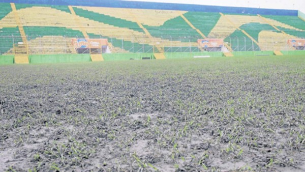 Estadio Sergio Reyes en Santa Rosa de Copán queda destruido tras un evento