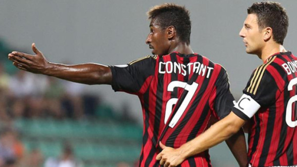 VIDEO: Jugador del AC Milan abandona juego tras gritos racistas