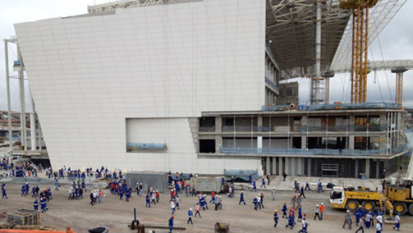 Se reanudan obras en estadio mundialista de Sao Paulo