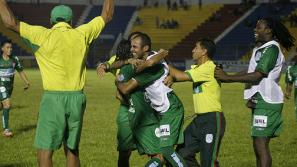 Randy Diamond salvó a Marathón y Nico