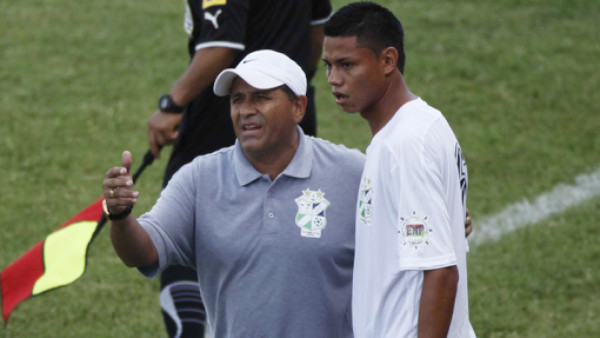 Platense separó al técnico Carlos de Toro