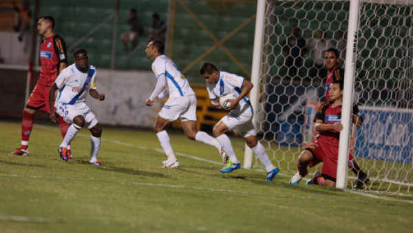 De Souza salva al Olimpia de otra derrota