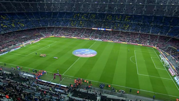 Sin brillo, el Barcelona acaricia la final de Copa