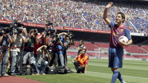 Fábregas firmó por 5 años con el Barcelona