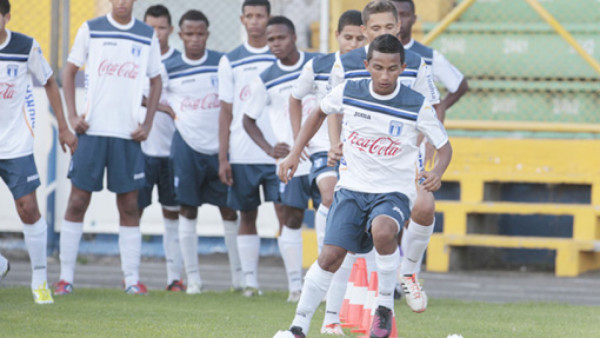 Sub-17 de Honduras inicia ante El Salvador su camino al Premundial