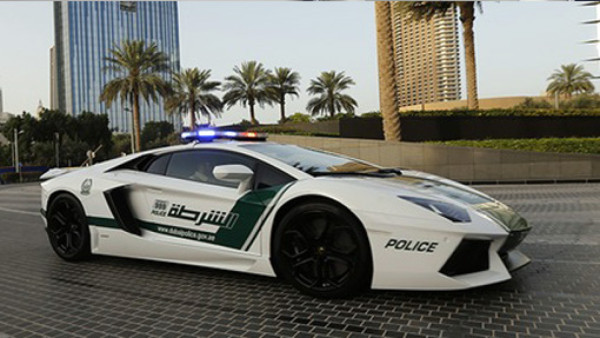 Lujosos autos deportivos se convierten en nuevas patrullas en Dubai