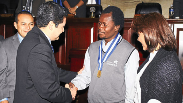 Premian con 50 mil lempiras al 'Muñeco”