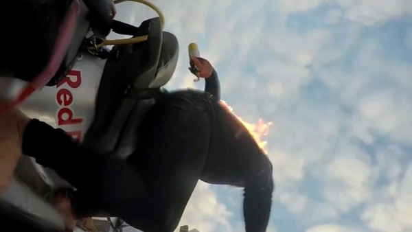 Jamie O'Brien, el surfista que conquista las olas envuelto en llamas