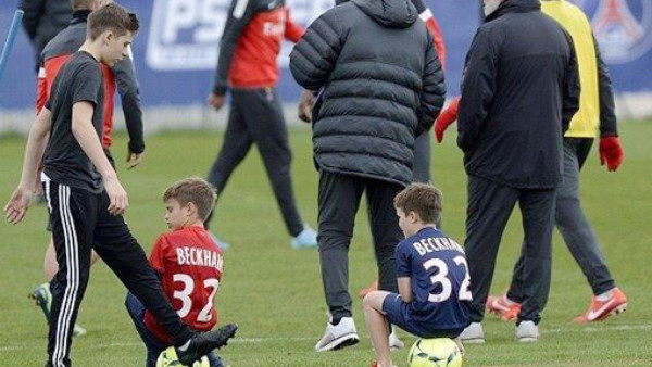 VIDEO: Hijos de Beckham retan a Ibrahimovic y Thiago